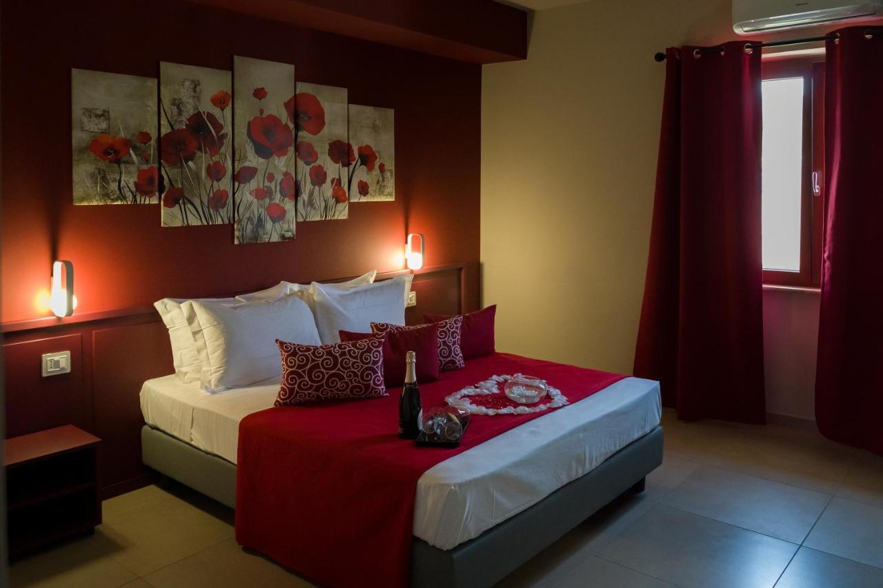 Rosy'S Rooms Patrica ภายนอก รูปภาพ